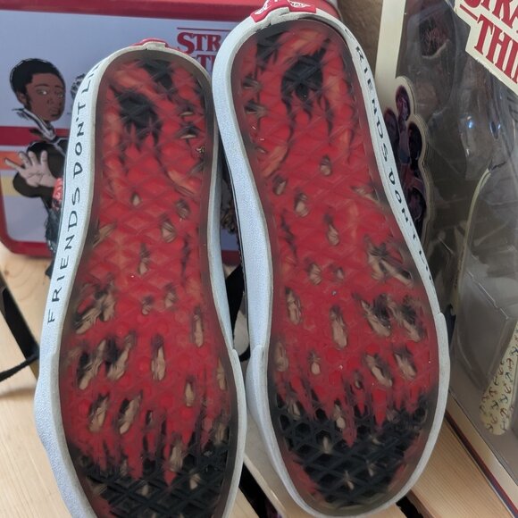 Vans Limited Edition Kids sz 3.5 Stranger Things Sk8 Hi - Picture 3 of 4